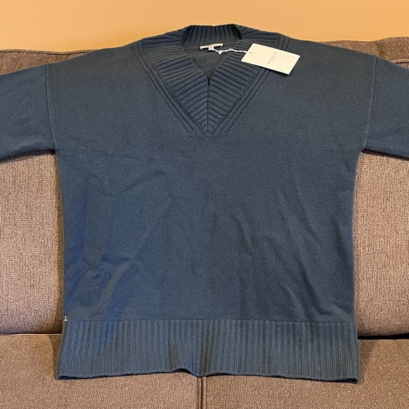 nwt Lafayette 148 CASHMERE RIBBED V-NECK SWEATER, SLATE BLUE - Picture 6 of 8
